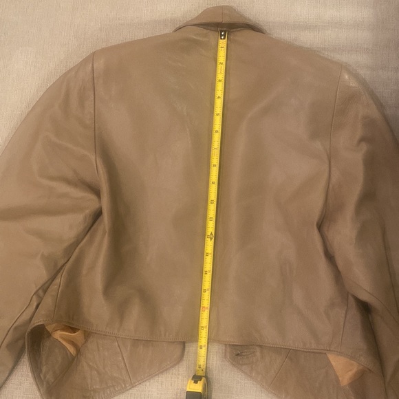 Cropped leather jacket. - Picture 6 of 7